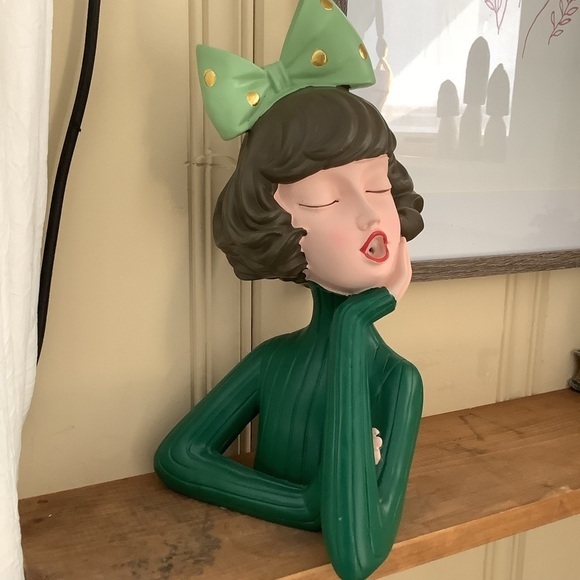 🆕Bubble Brunette Sister Girl Green Sweater Polka Dot Bow Table Shelf Decor - Picture 1 of 5